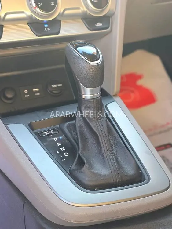 Hyundai Elantra 2020 for Sale in Sharjah Image-7