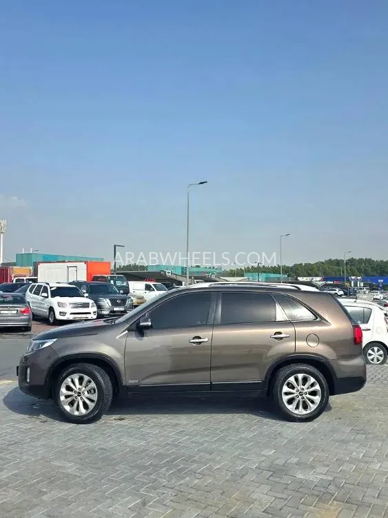 Kia Sorento 2015 for Sale in Sharjah Image-12