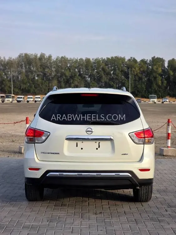Nissan Pathfinder 2015 for Sale in Sharjah Image-16