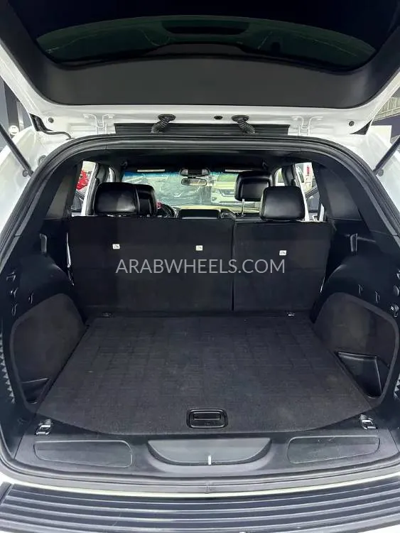 Jeep Cherokee 2020 for Sale in Ajman Image-6