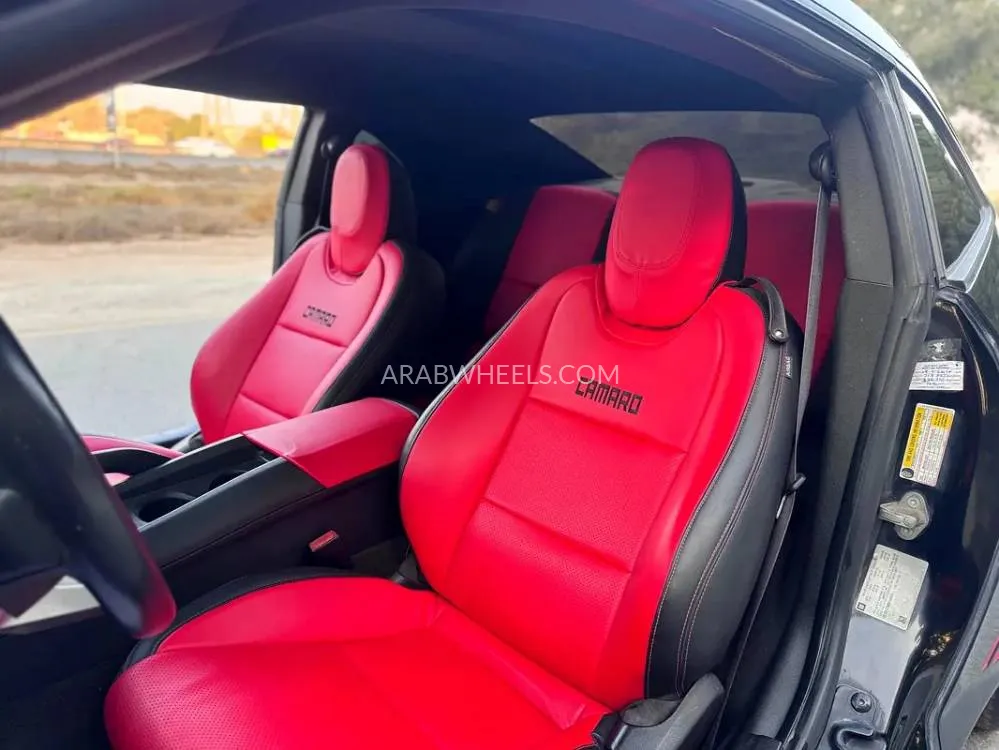 Chevrolet Camaro 2011 for Sale in Sharjah Image-2