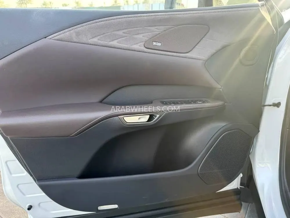 Lexus RX 2023 for Sale in Dubai Image-13