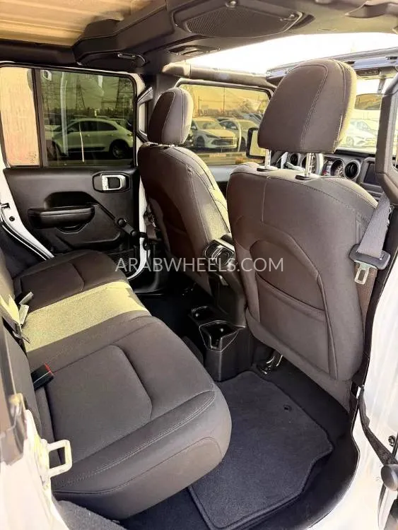 Jeep Wrangler 2022 for Sale in Dubai Image-4