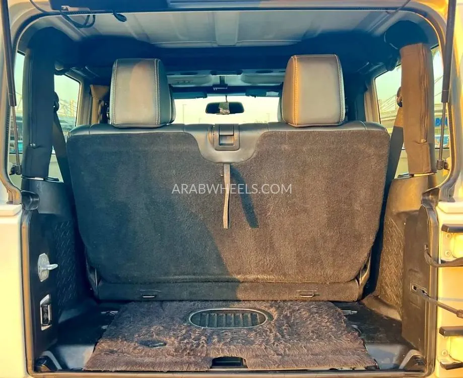 Jeep Wrangler 2015 for Sale in Dubai Image-11