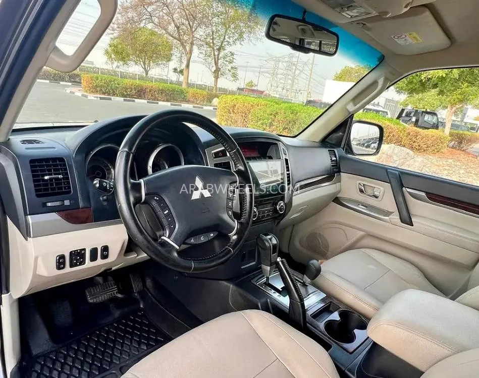 Mitsubishi Pajero 2017 for Sale in Dubai Image-19