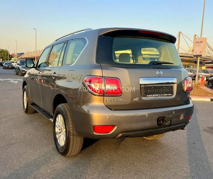 Nissan Patrol 2018 for Sale in Dubai Image-14