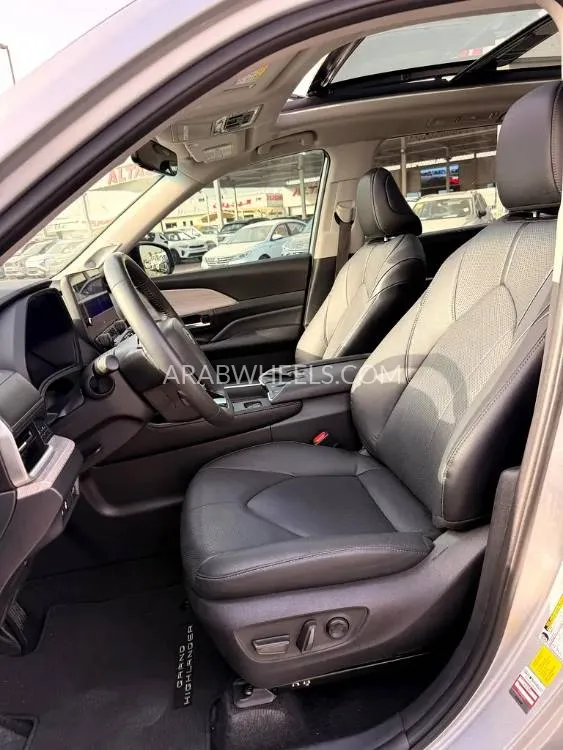 Toyota Grand Highlander 2025 for Sale in Dubai Image-11