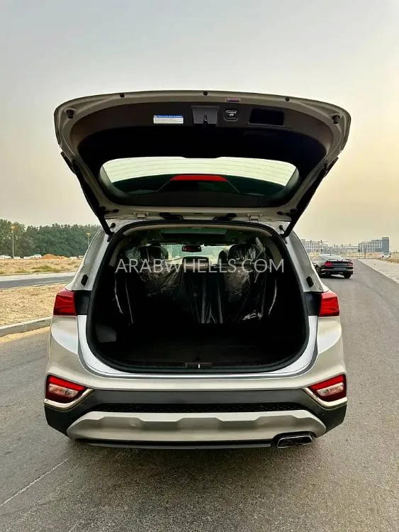 Hyundai Grand Santa Fe 2020 for Sale in Dubai Image-4