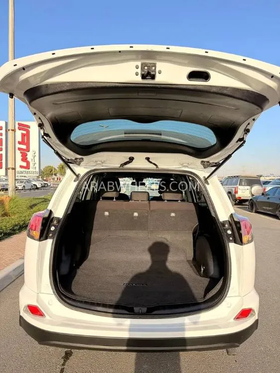 Toyota Rav4 2018 for Sale in Dubai Image-14