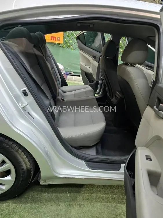Hyundai Elantra 2017 for Sale in Ajman Image-3