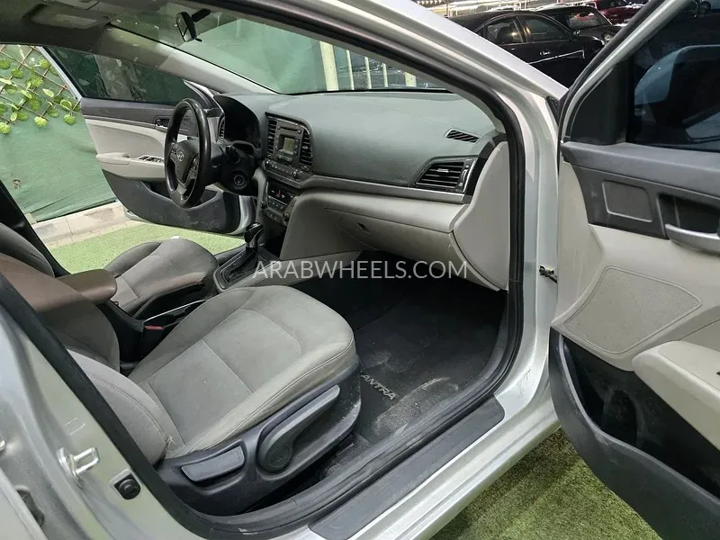 Hyundai Elantra 2017 for Sale in Ajman Image-6