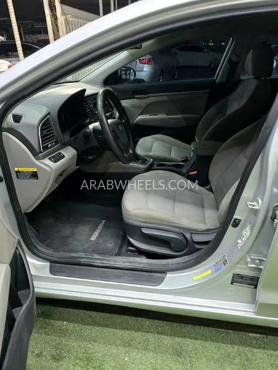 Hyundai Elantra 2017 for Sale in Ajman Image-12