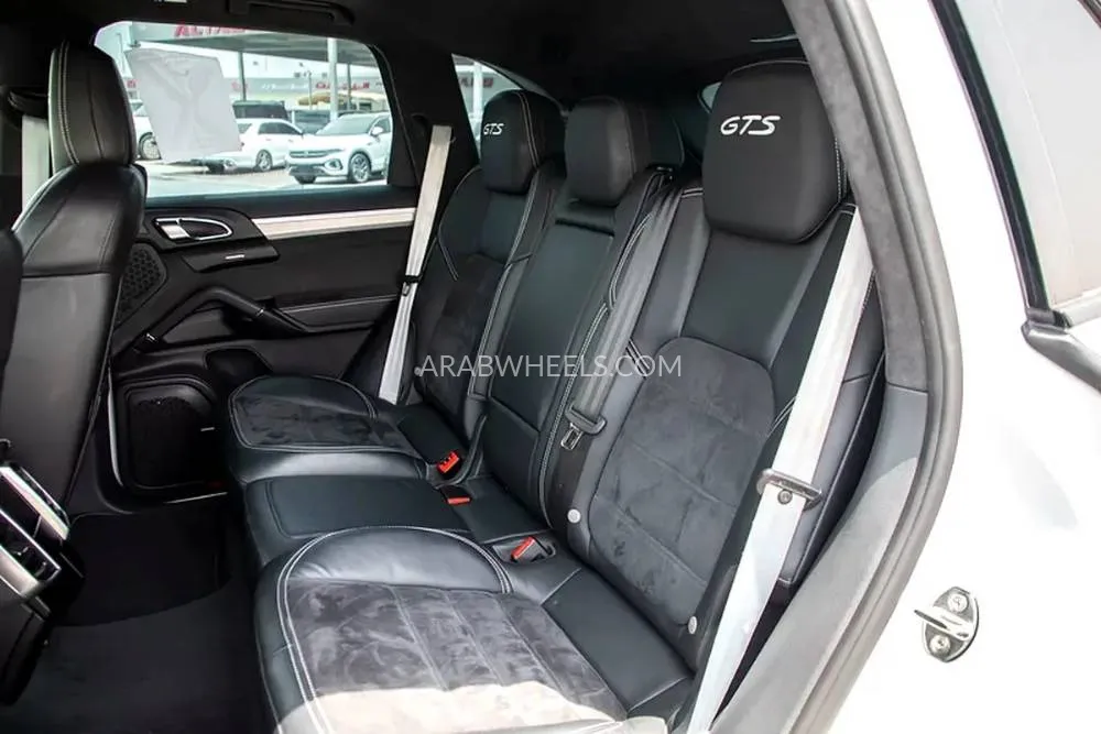 Porsche Cayenne 2016 for Sale in Dubai Image-9
