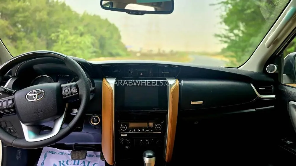 Toyota Fortuner 2019 for Sale in Sharjah Image-2