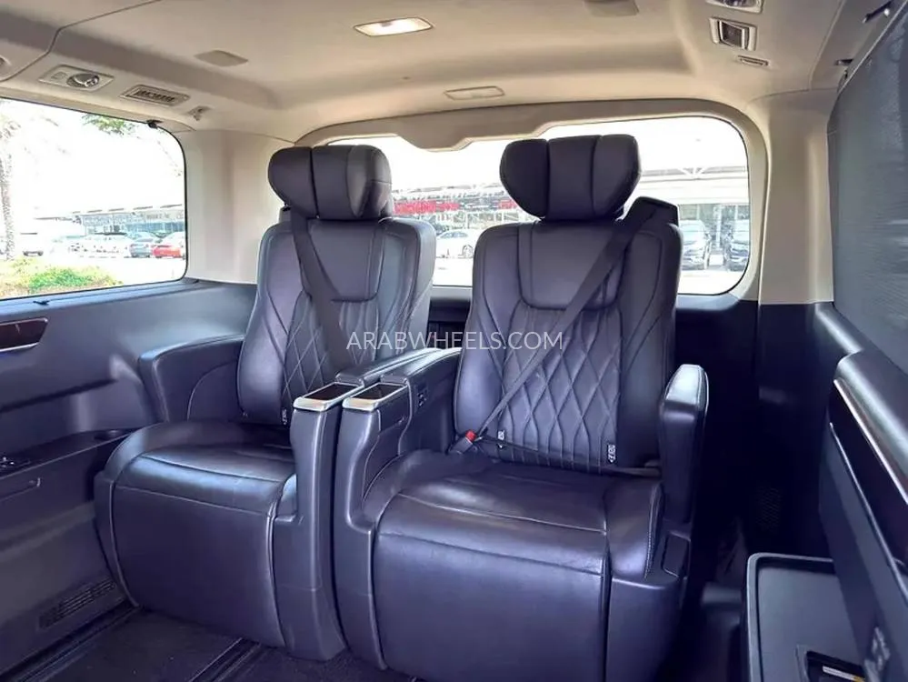 Toyota Granvia 2024 for Sale in Abu Dhabi Image-4