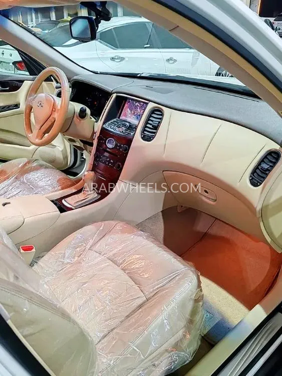 Infiniti QX50 2015 for Sale in Umm Al Quwain Image-3