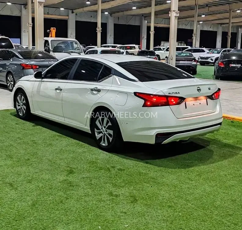 Nissan Altima 2020 for Sale in Umm Al Quwain Image-11