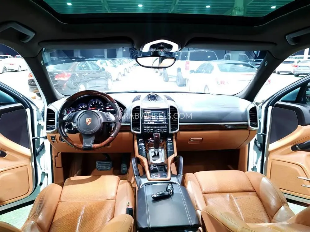 Porsche Cayenne 2013 for Sale in Umm Al Quwain Image-13
