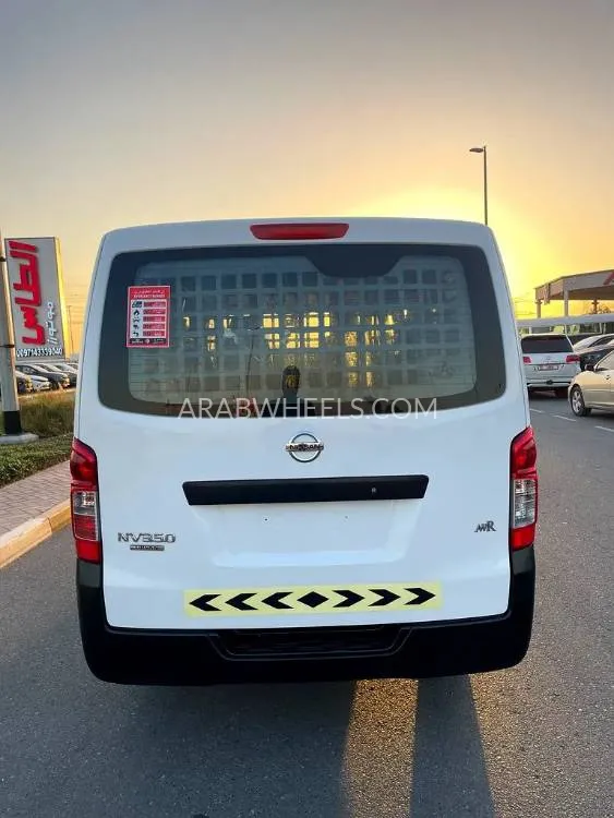 Nissan Urvan 2020 for Sale in Dubai Image-5