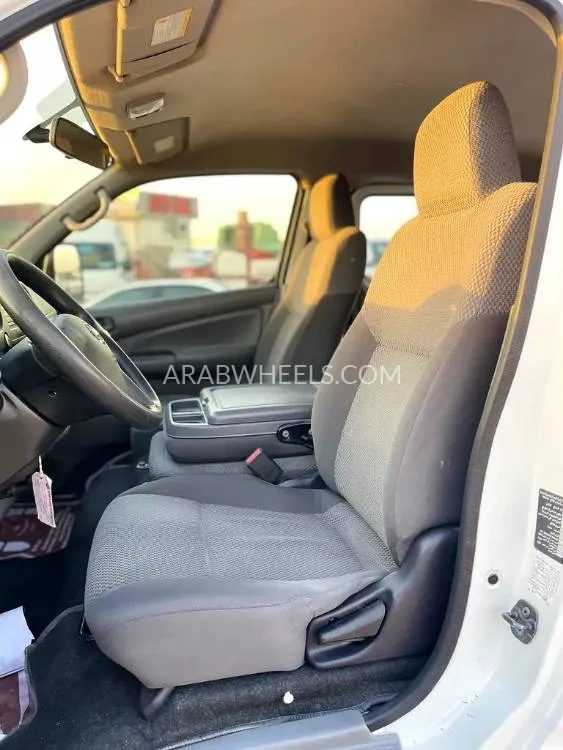 Nissan Urvan 2020 for Sale in Dubai Image-6