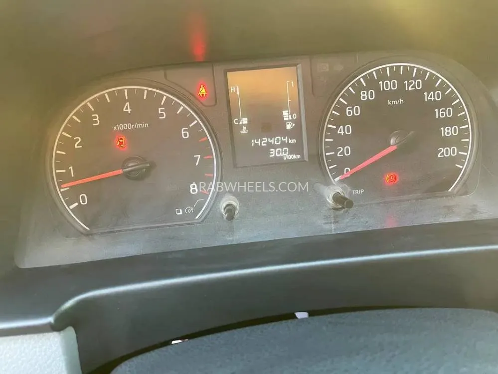 Nissan Urvan 2020 for Sale in Dubai Image-10