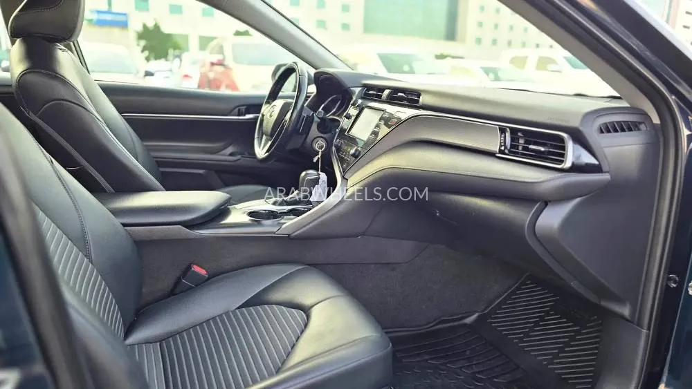 Toyota Camry 2019 for Sale in Dubai Image-3