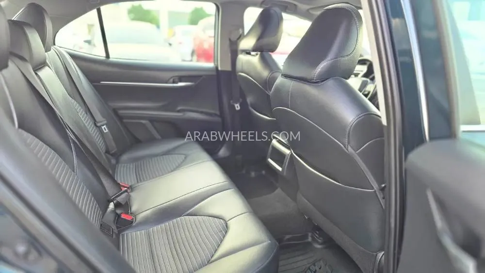 Toyota Camry 2019 for Sale in Dubai Image-10