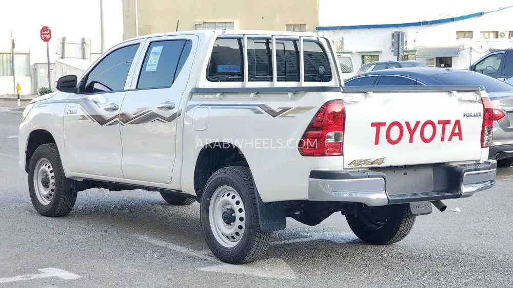 Toyota Hilux 2024 for Sale in Dubai Image-7