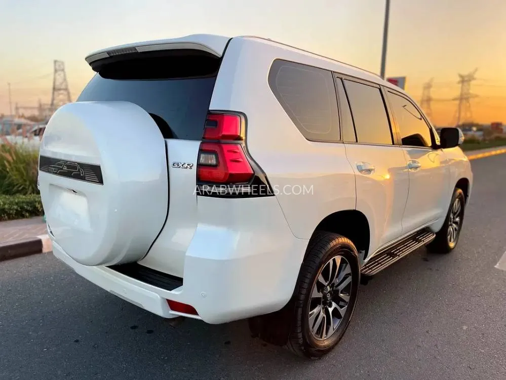 Toyota Land Cruiser Prado 2022 for Sale in Dubai Image-8