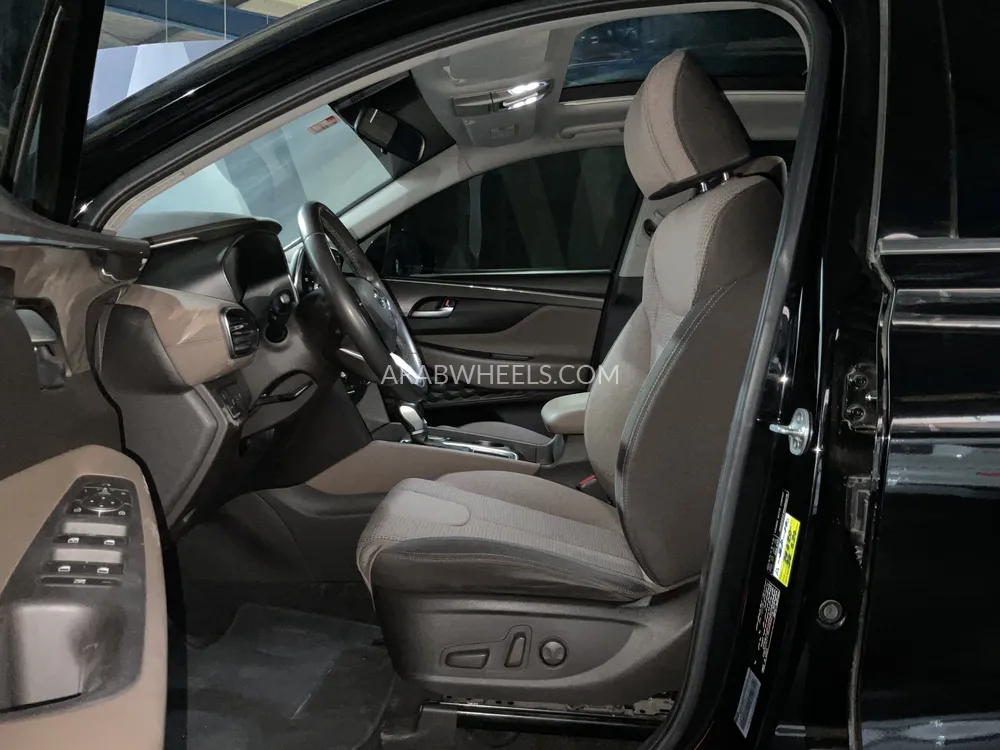 Hyundai Santa Fe 2019 for Sale in Sharjah Image-7
