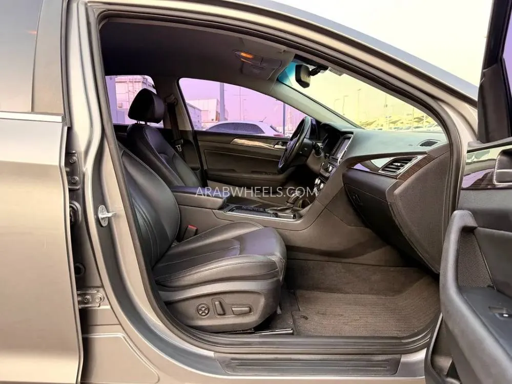 Hyundai Sonata 2018 for Sale in Sharjah Image-9