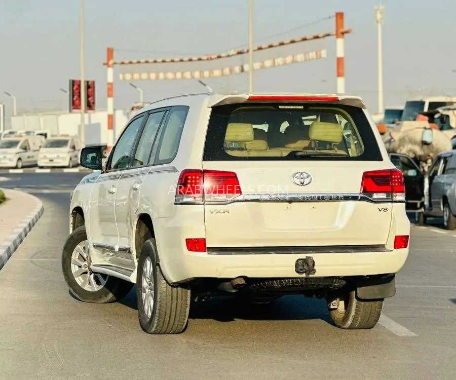 Toyota Land Cruiser 2018 for Sale in Dubai Image-6