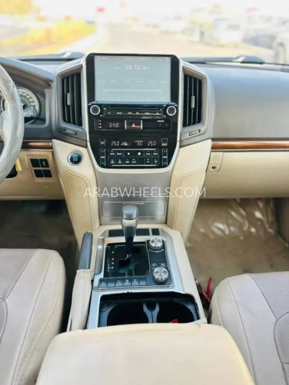Toyota Land Cruiser 2018 for Sale in Dubai Image-13