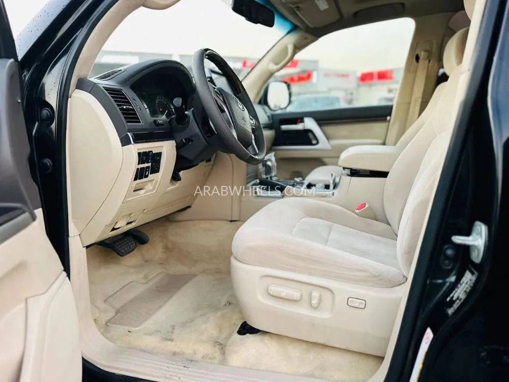 Toyota Land Cruiser 2020 for Sale in Dubai Image-10