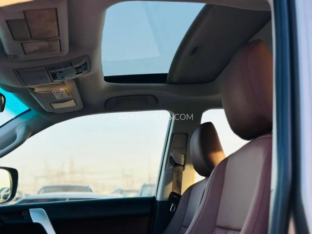 Toyota Land Cruiser Prado 2022 for Sale in Dubai Image-8