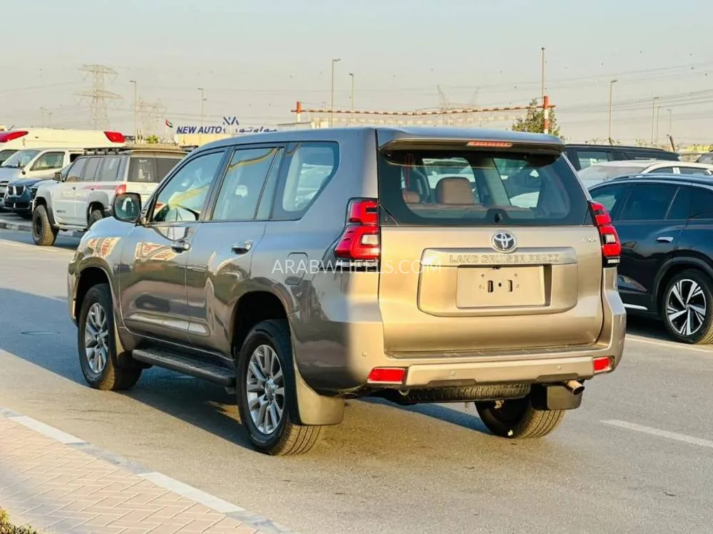 Toyota Land Cruiser Prado 2022 for Sale in Dubai Image-13