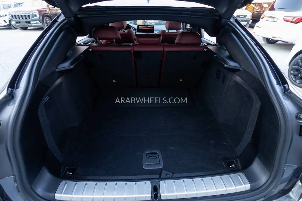 BMW X4 2023 for Sale in Dubai Image-23