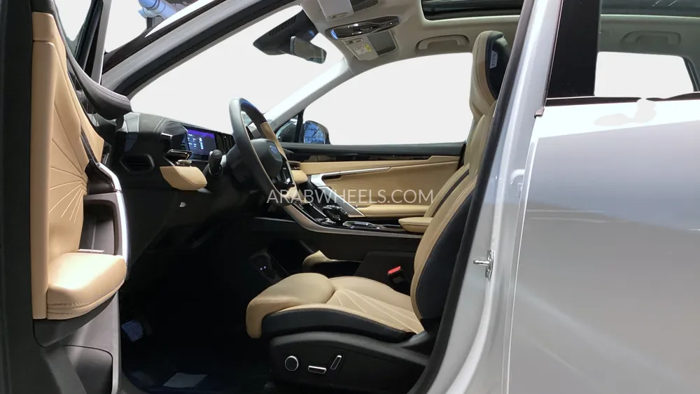 Geely Starray 2025 for Sale in Sharjah Image-13
