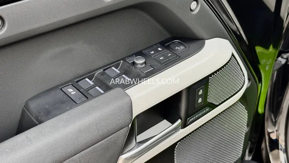 لاند روفر ديفندر 2020 for Sale in دبي Image-11