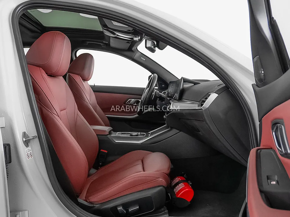 بي إم دبليو الفئة الثالثة 2023 for Sale in دبي Image-8