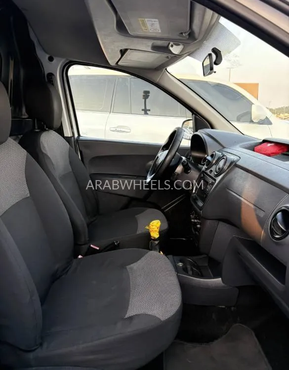 Renault Dokker Van 2019 for Sale in Sharjah Image-13