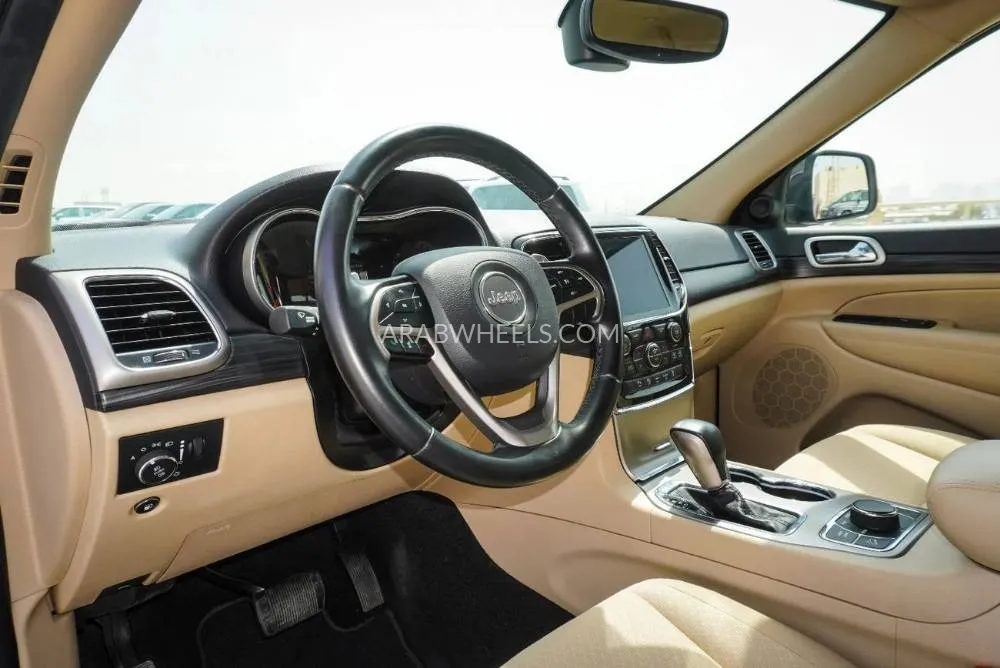 Jeep Cherokee 2021 for Sale in Dubai Image-10