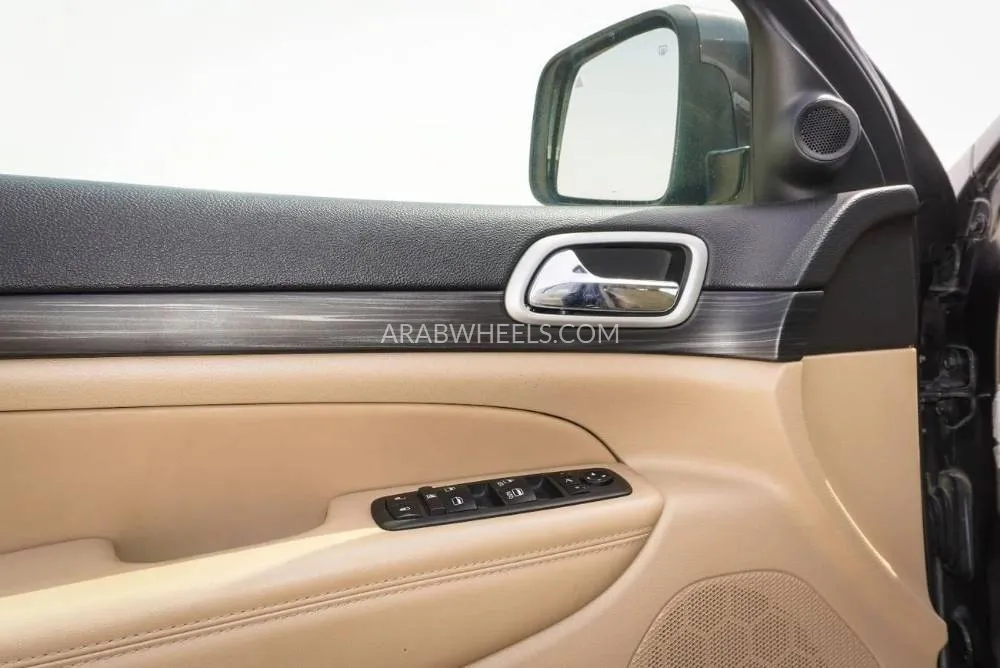 Jeep Cherokee 2021 for Sale in Dubai Image-16