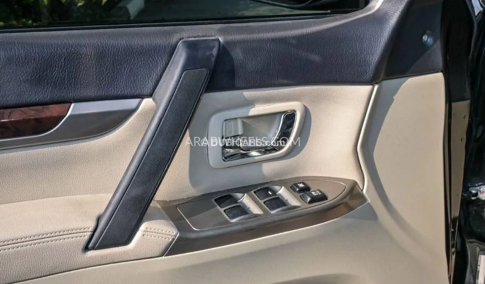 Mitsubishi Pajero 2020 for Sale in Dubai Image-11