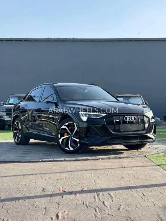 أودي Q8 e-tron 2020 for Sale in عجمان Image-5