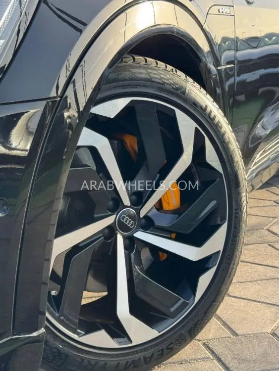 أودي Q8 e-tron 2020 for Sale in عجمان Image-10