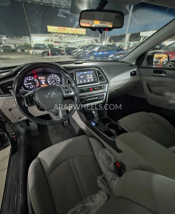 Hyundai Sonata 2018 for Sale in Ajman Image-4
