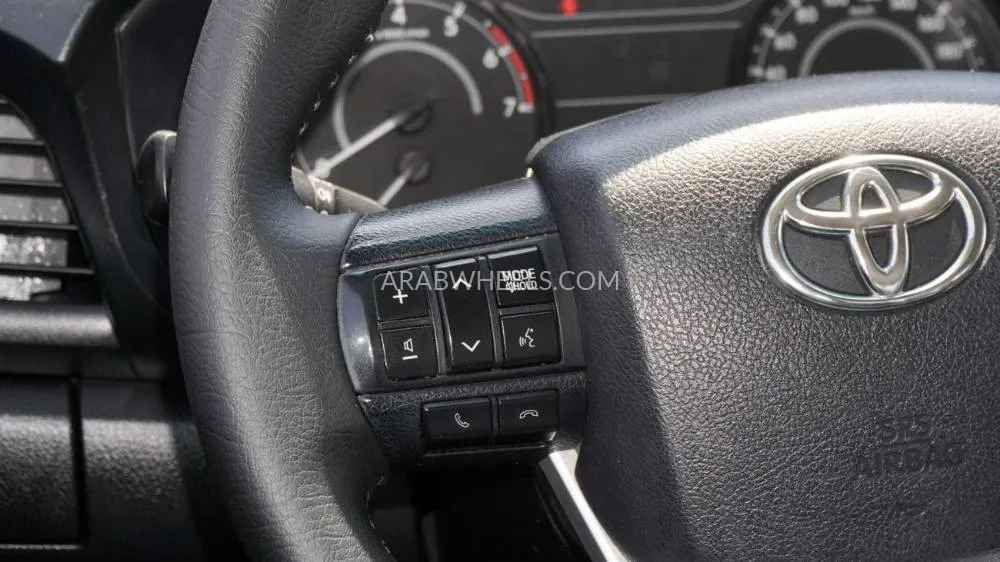Toyota Hilux 2017 for Sale in Dubai Image-6