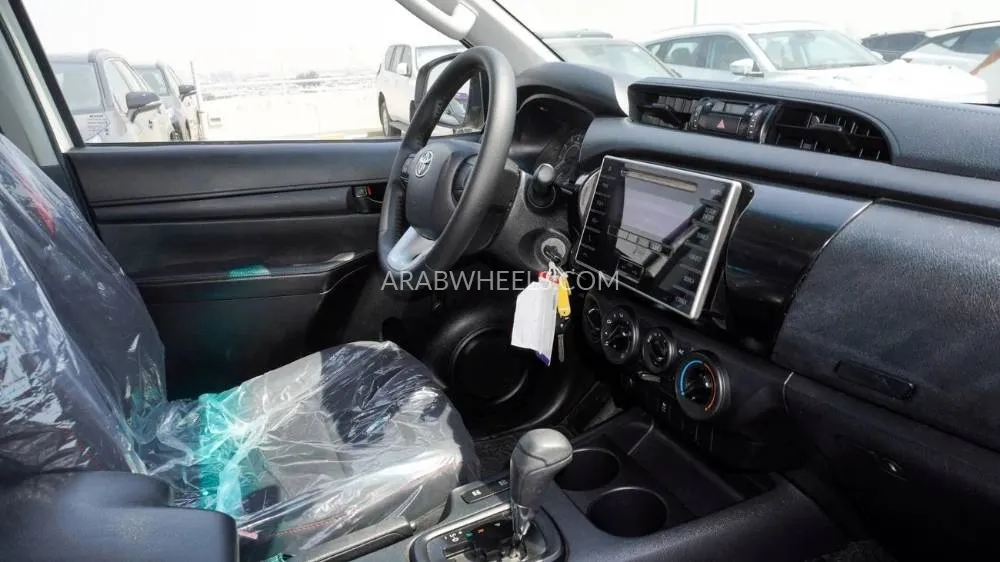 Toyota Hilux 2017 for Sale in Dubai Image-10