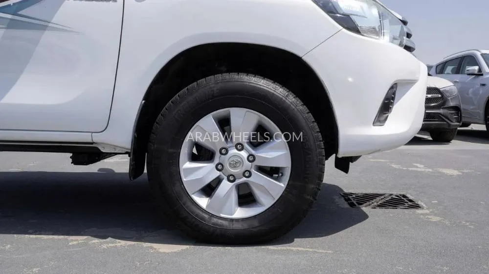 Toyota Hilux 2017 for Sale in Dubai Image-16